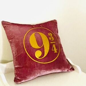 2020 Pottery Barn Teen HARRY POTTER Platform 9 3/4 Pillow Cover And Insert 16x16